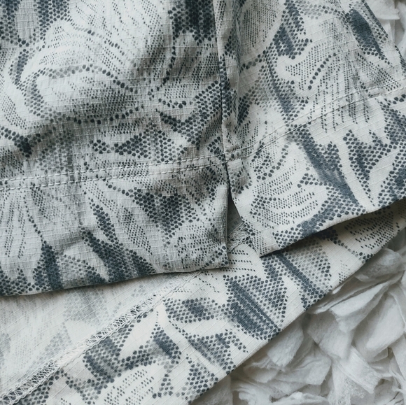 ATHLETA TREKKIE NORTH SHORT 20 NWOT - Picture 8 of 13